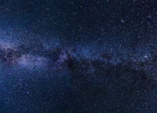 La tête dans les étoiles en avril